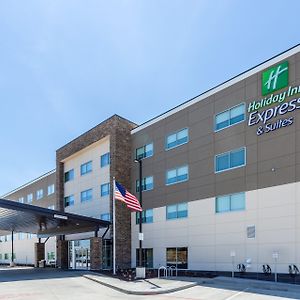 Holiday Inn Express & Suites - Springfield North, An Ihg Hotel